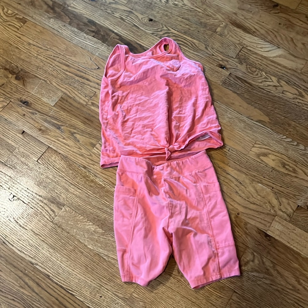 Mim selling this pink biking outfit it's a size 10 and made by carters kid
